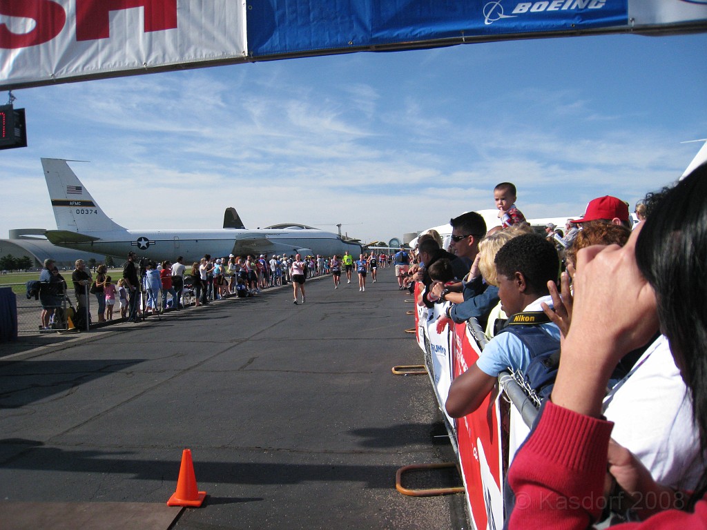 USAF Half Marathon 2009 250.jpg - I taught Nancy how to use the continuous mode on the camera so she could get multiple shots in rapid order.
